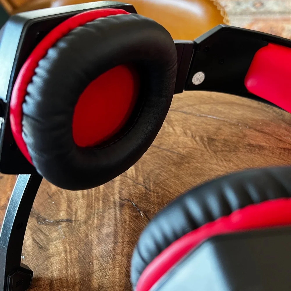 Hunterspider V-1 Pro gaming headset red and black - Used / Tested / Good Shape!